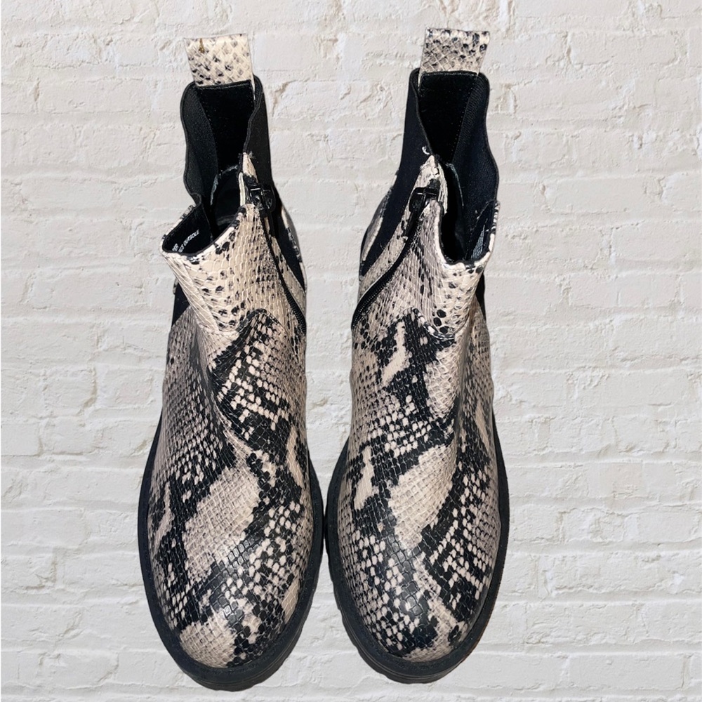 Snakeskin Universal Threads Boots - image 5